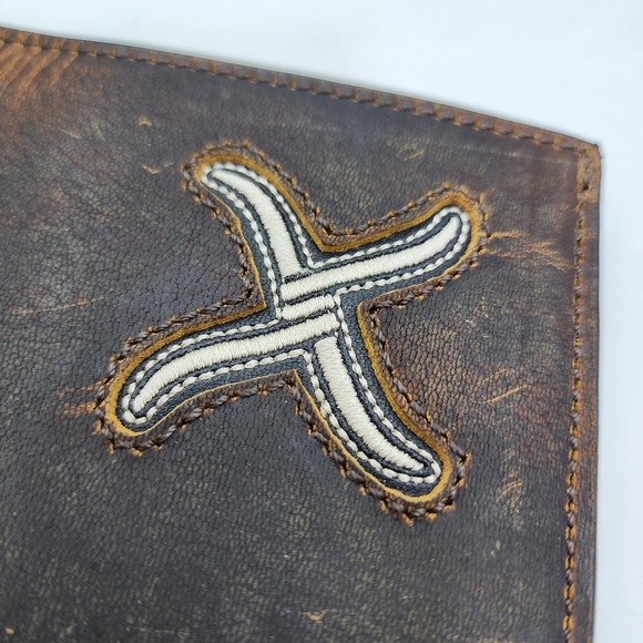 Twisted X Men's Distressed Bifold Wallet - Picture 5 of 6